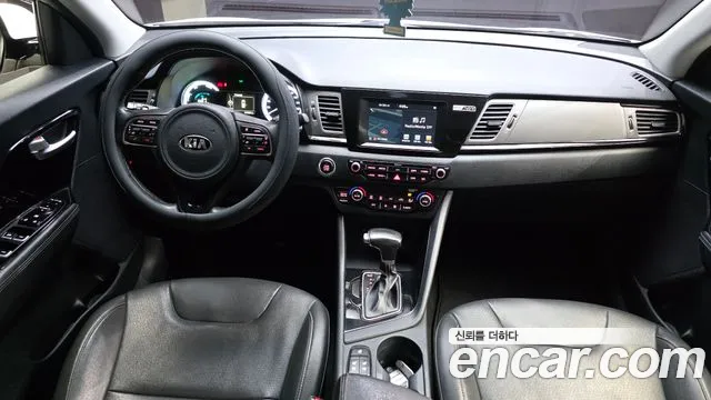 Kia Niro 2017 — фото 10