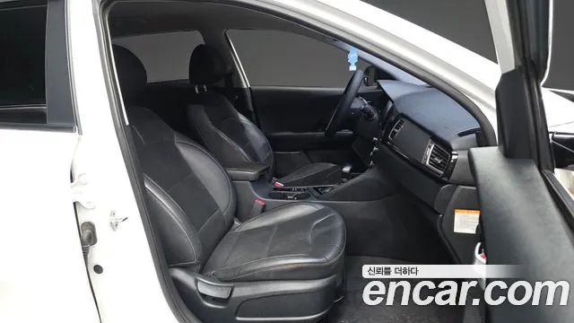 Kia Niro 2017 — фото 17