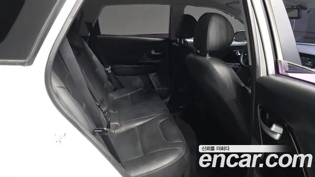 Kia Niro 2017 — фото 18