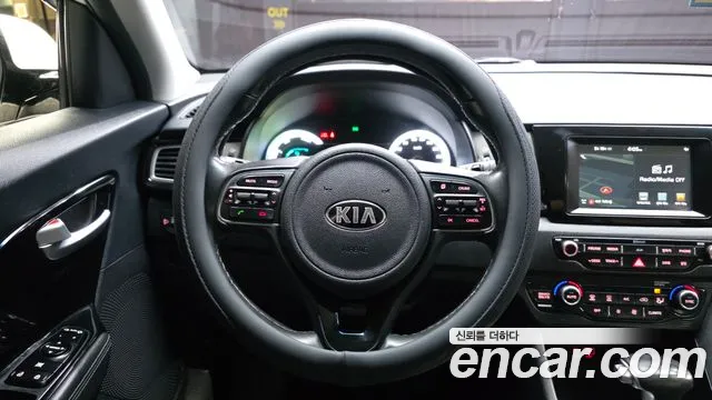 Kia Niro 2017 — фото 19
