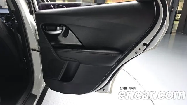 Kia Niro 2017 — фото 15