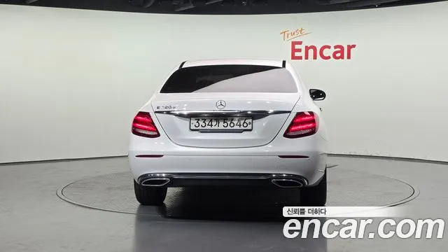 Mercedes-Benz E-Class 2019 — фото 4