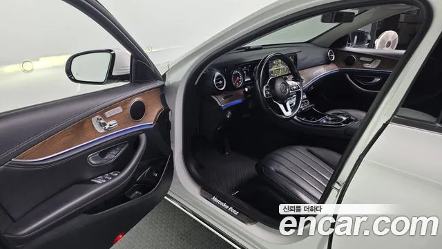 Mercedes-Benz E-Class 2019 — фото 13