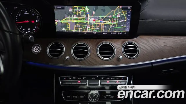 Mercedes-Benz E-Class 2019 — фото 19