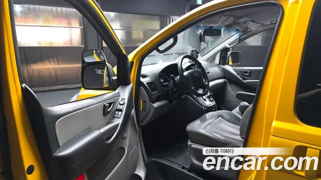 Hyundai Starex 2017 — фото 10