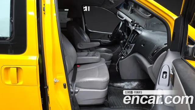 Hyundai Starex 2017 — фото 11