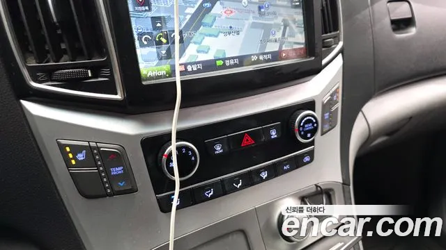 Hyundai Starex 2017 — фото 16