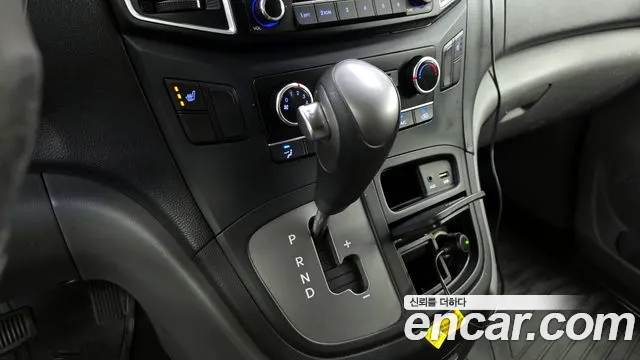 Hyundai Starex 2017 — фото 9