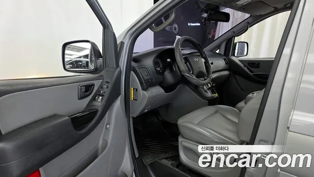 Hyundai Starex 2017 — фото 10