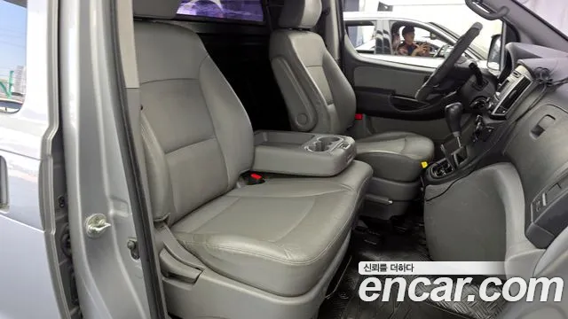 Hyundai Starex 2017 — фото 11