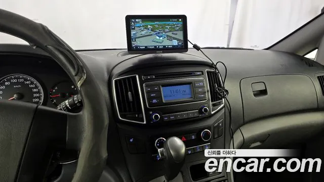Hyundai Starex 2017 — фото 14