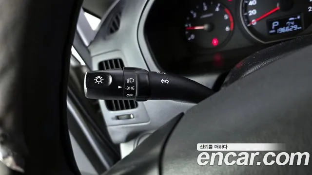 Hyundai Starex 2017 — фото 16