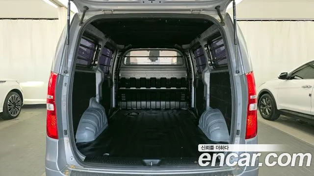 Hyundai Starex 2017 — фото 20