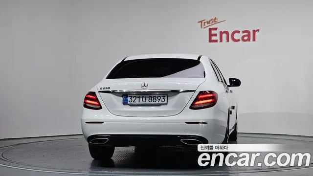 Mercedes-Benz E-Class 2020 — фото 4