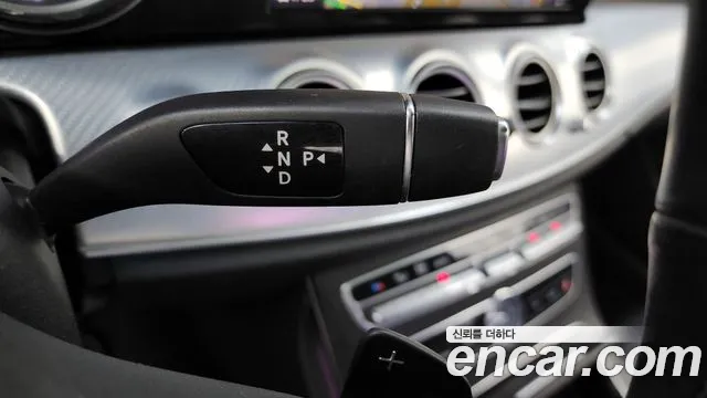 Mercedes-Benz E-Class 2020 — фото 12
