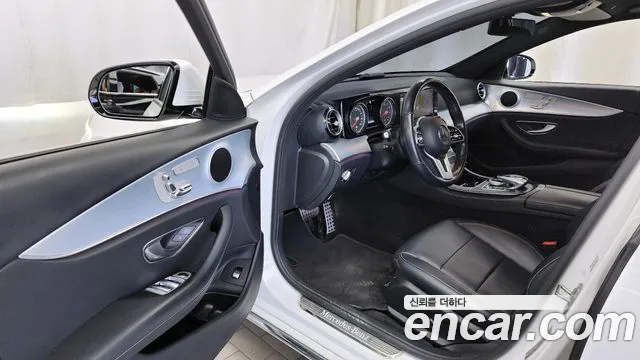 Mercedes-Benz E-Class 2020 — фото 13