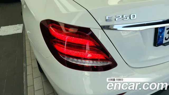 Mercedes-Benz E-Class 2020 — фото 9