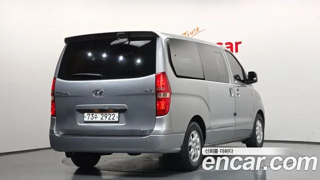 Hyundai Starex 2011 — фото 2