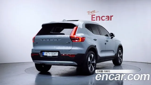Volvo XC40 2024 — фото 1