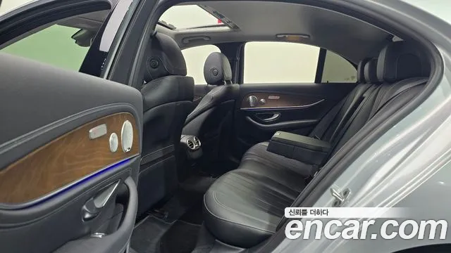 Mercedes-Benz E-Class 2020 — фото 12