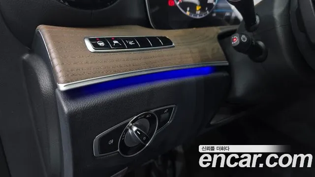 Mercedes-Benz E-Class 2020 — фото 14