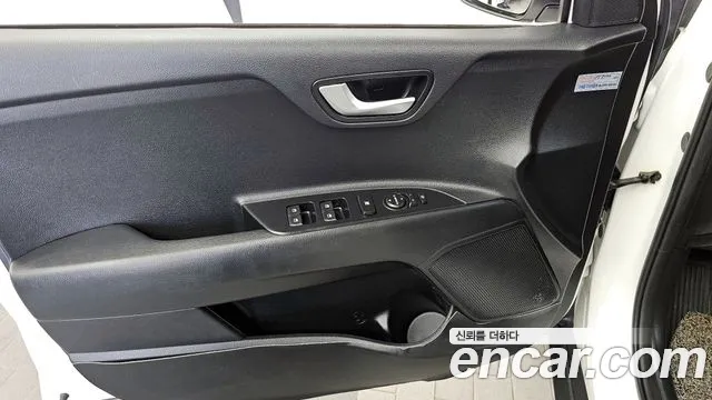 Kia Stonic 2018 — фото 14