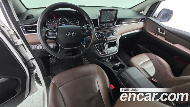 Hyundai Starex 2021 — фото 10