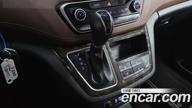 Hyundai Starex 2021 — фото 12
