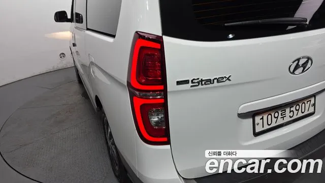 Hyundai Starex 2021 — фото 9