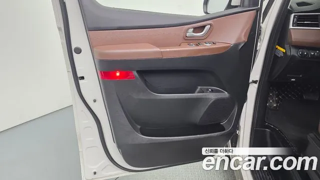 Hyundai Starex 2021 — фото 15