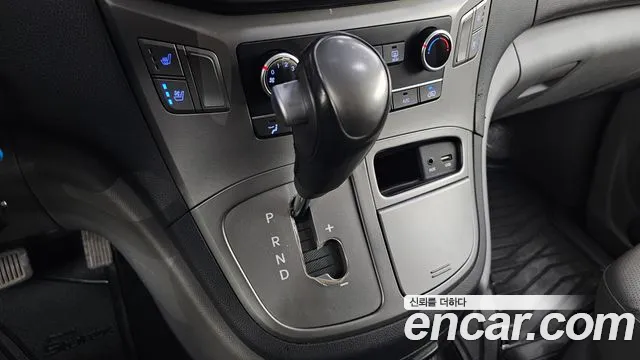 Hyundai Starex 2019 — фото 11