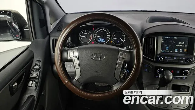 Hyundai Starex 2019 — фото 18