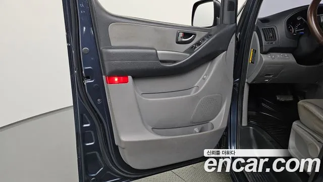 Hyundai Starex 2019 — фото 14