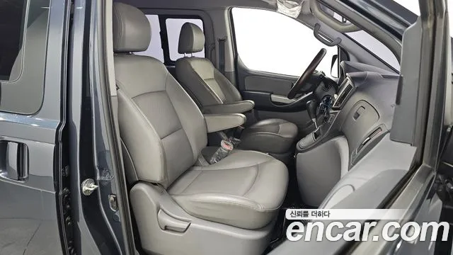 Hyundai Starex 2019 — фото 15