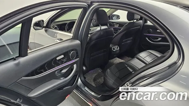 Mercedes-Benz E-Class 2017 — фото 12