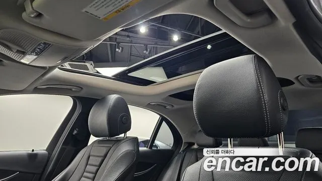 Mercedes-Benz E-Class 2017 — фото 16