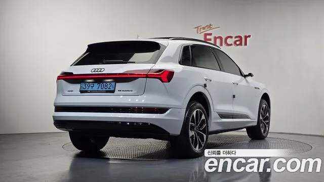 Audi e-tron 2022 — фото 2