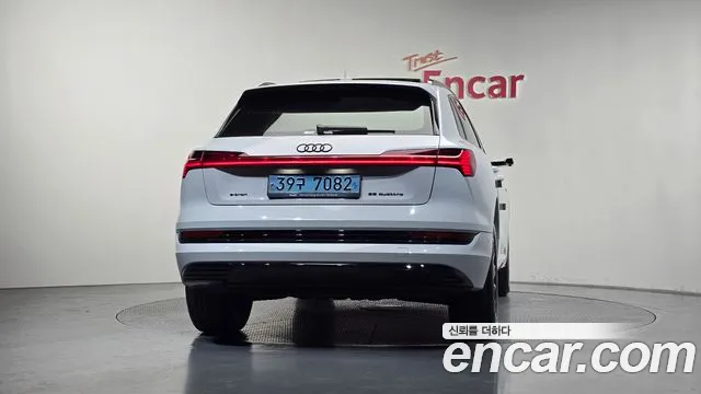 Audi e-tron 2022 — фото 4