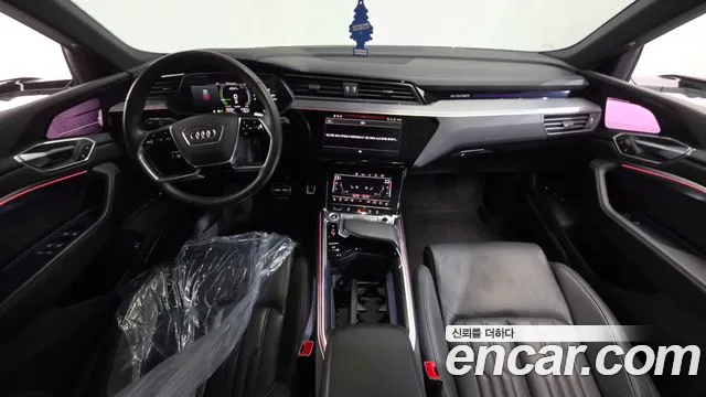 Audi e-tron 2022 — фото 10