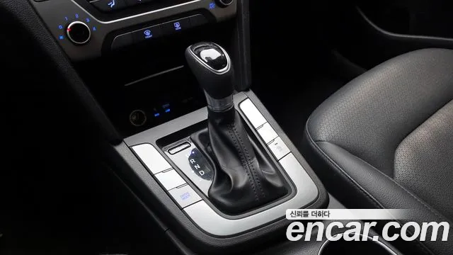 Hyundai AVANTE 2017 — фото 9