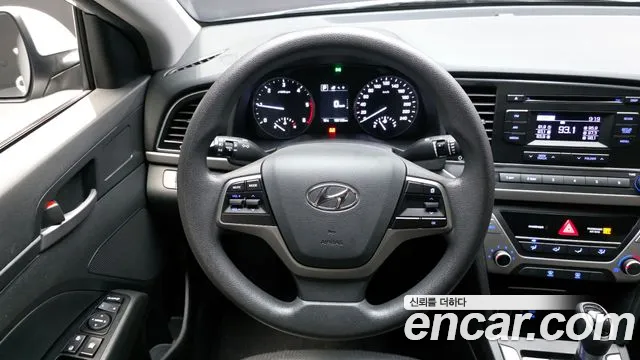 Hyundai AVANTE 2017 — фото 13
