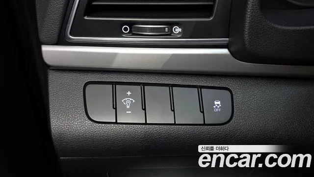 Hyundai AVANTE 2017 — фото 20