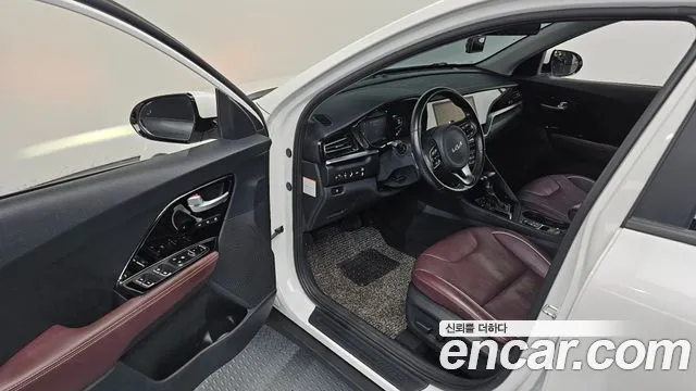 Kia Niro 2022 — фото 13
