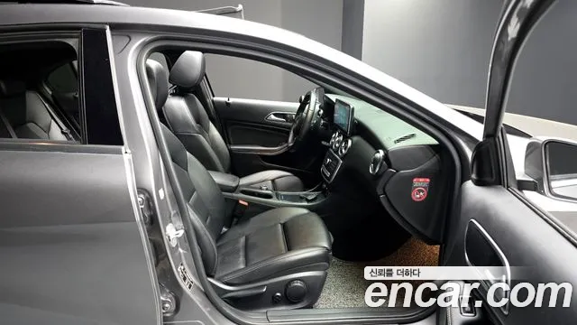 Mercedes-Benz A-Class 2017 — фото 11