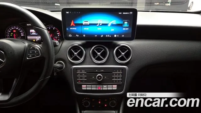 Mercedes-Benz A-Class 2017 — фото 15