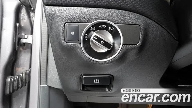 Mercedes-Benz A-Class 2017 — фото 17