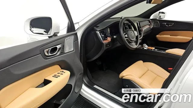 Volvo XC60 2024 — фото 12