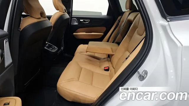 Volvo XC60 2024 — фото 17