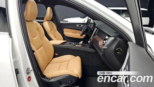 Volvo XC60 2024 — фото 15