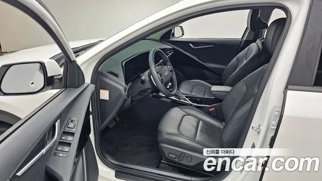 Kia Niro 2022 — фото 10